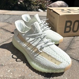 NWT Yeezy 350 Hyperspace Size 8.5US